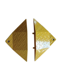 Концевой элемент для односторонней дорожной неровности с шипами